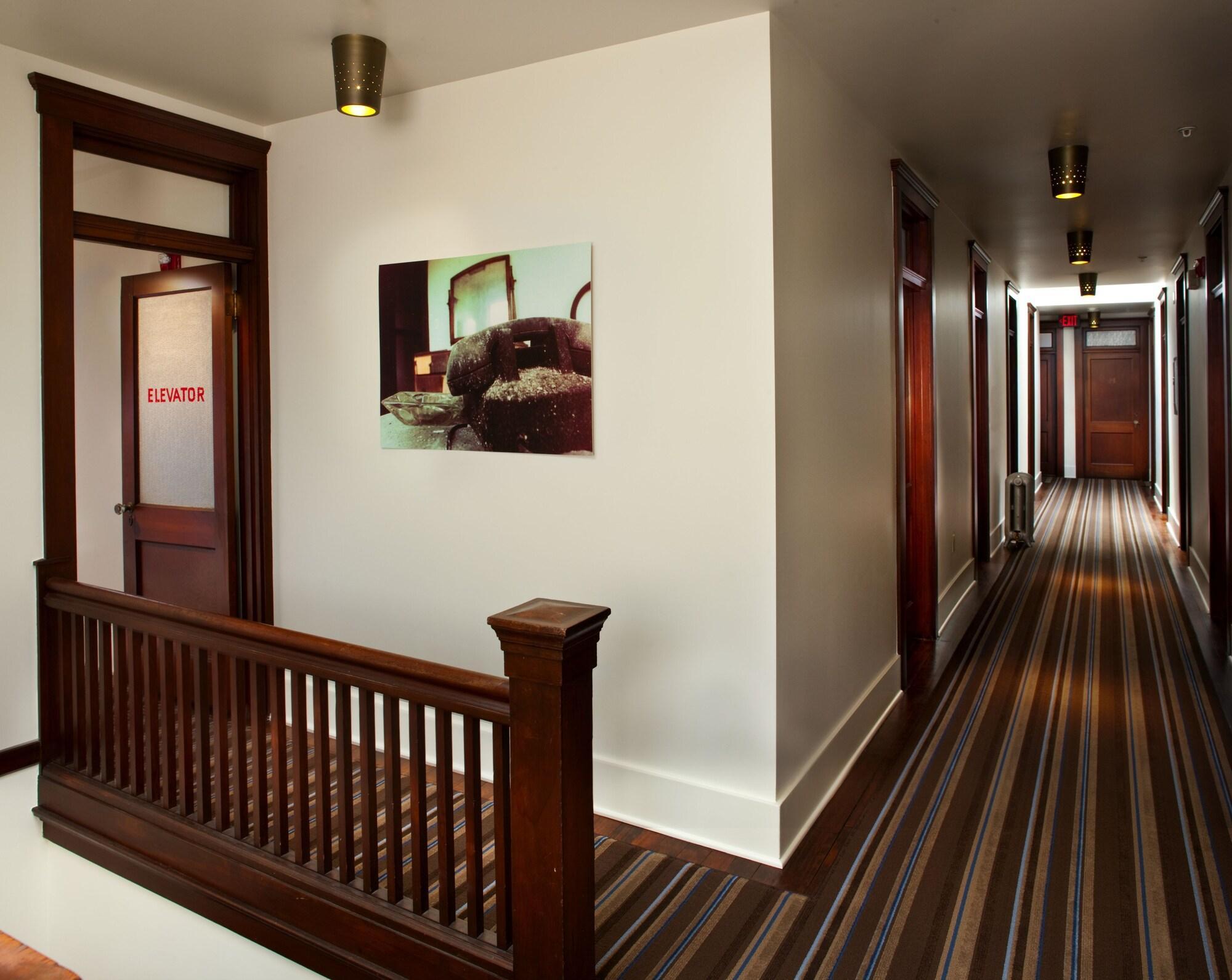 Commodore Hotel 아스토리아 외부 사진