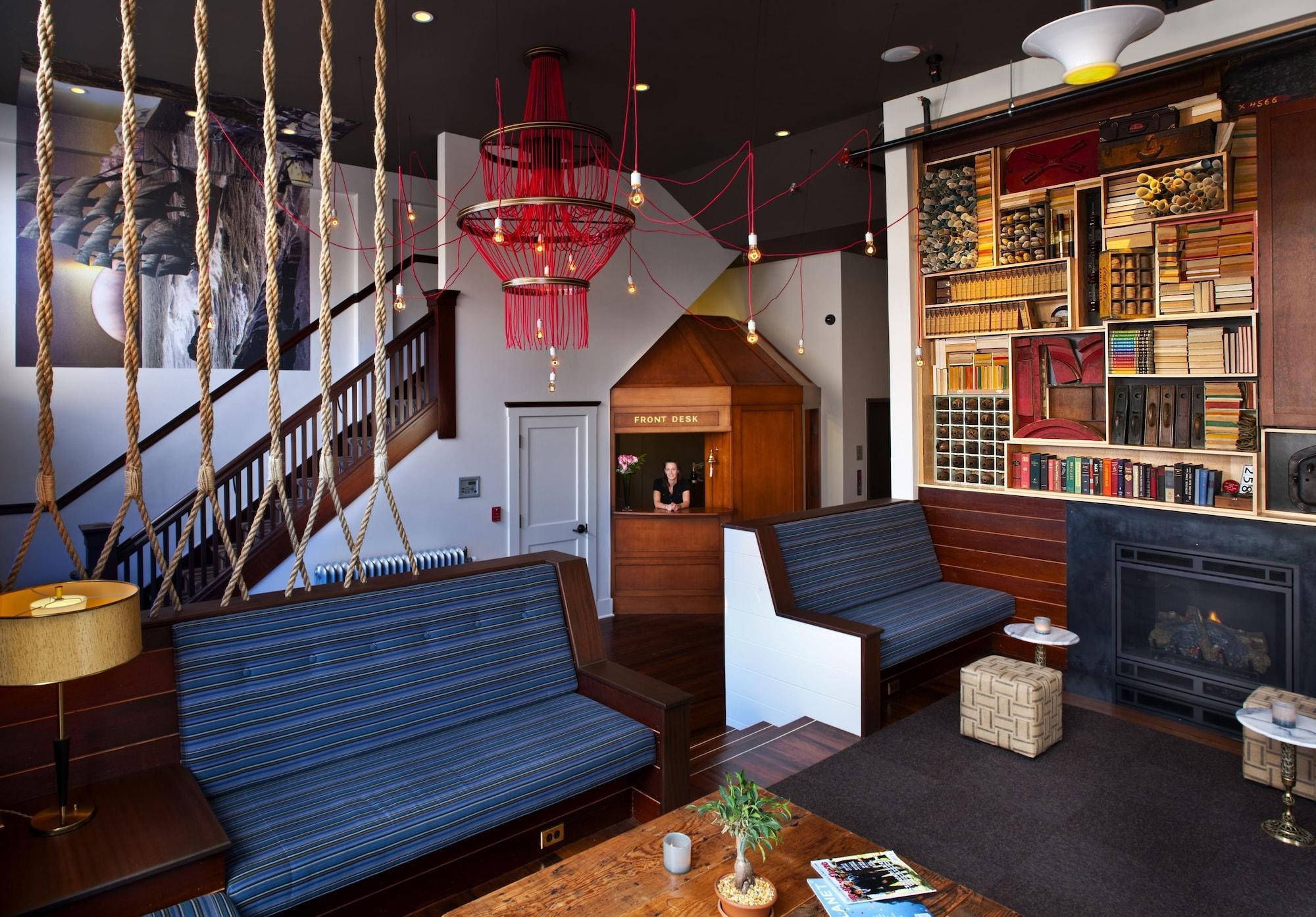 Commodore Hotel 아스토리아 외부 사진