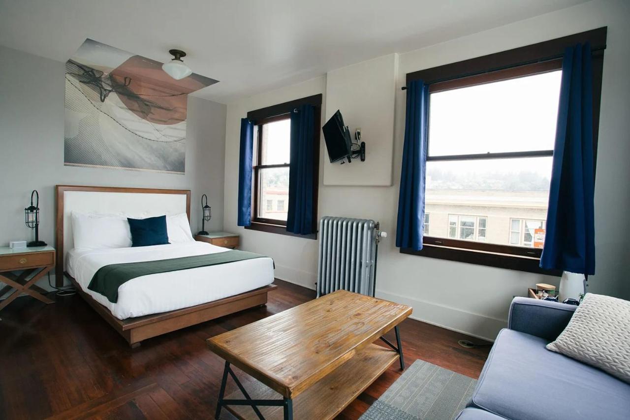 Commodore Hotel 아스토리아 외부 사진