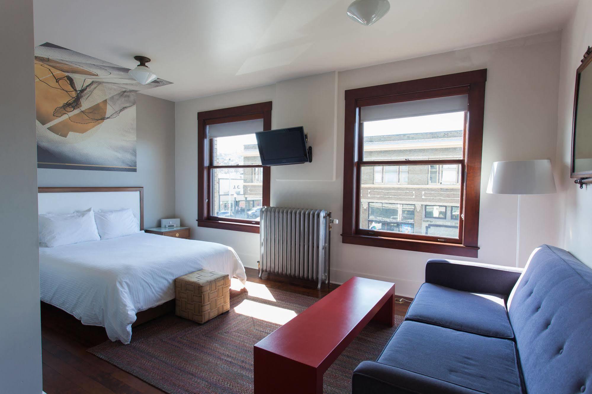 Commodore Hotel 아스토리아 외부 사진